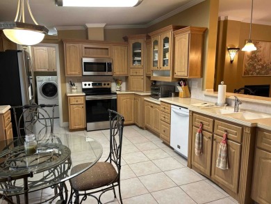 2 BEDROOM - 2 BATHROOM - OFFICE - SUNROOM This 2003 Palm Harbor on Scotland Yards Golf Club in Florida - for sale on GolfHomes.com, golf home, golf lot