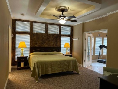 2 BEDROOM - 2 BATHROOM - OFFICE - SUNROOM This 2003 Palm Harbor on Scotland Yards Golf Club in Florida - for sale on GolfHomes.com, golf home, golf lot