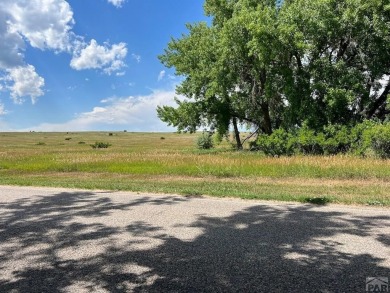 Escape the hustle without giving up convenience! This nearly on Hollydot Golf Course in Colorado - for sale on GolfHomes.com, golf home, golf lot