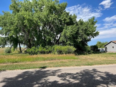 Escape the hustle without giving up convenience! This nearly on Hollydot Golf Course in Colorado - for sale on GolfHomes.com, golf home, golf lot