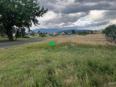 Escape the hustle without giving up convenience! This nearly on Hollydot Golf Course in Colorado - for sale on GolfHomes.com, golf home, golf lot