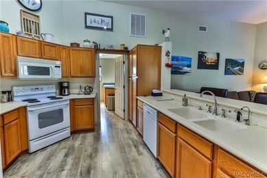 Sugarmill Woods Classic Driftwood model single-family pool home on Sugarmill Woods Golf and Country Club in Florida - for sale on GolfHomes.com, golf home, golf lot