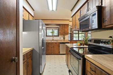 Lakefront Living... Welcome home to this 3BD / 2BA with separate on Pine Creek Golf Club in Mississippi - for sale on GolfHomes.com, golf home, golf lot