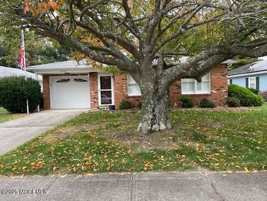 Popular Hawthorne model located in sought after Lions Head South on Lions Head Country Club in New Jersey - for sale on GolfHomes.com, golf home, golf lot