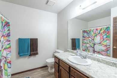 Welcome to this ground-level condo in the desirable Del Mar on Lake Redding Golf Course in California - for sale on GolfHomes.com, golf home, golf lot