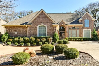 Beautiful home located minutes from Arlington's Entertainment on Rolling Hills Country Club in Texas - for sale on GolfHomes.com, golf home, golf lot