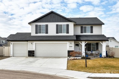 Like New Nampa Home in Prime Location! This stunning home is on Hunters Point Golf Club in Idaho - for sale on GolfHomes.com, golf home, golf lot