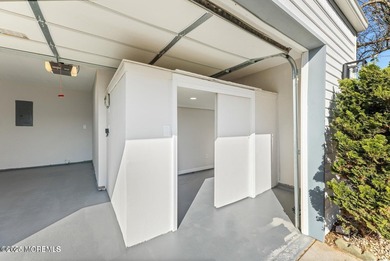 Beautifully updated 2-bedroom, 2-bath ranch in Monroe's on Clearbrook Golf Club in New Jersey - for sale on GolfHomes.com, golf home, golf lot