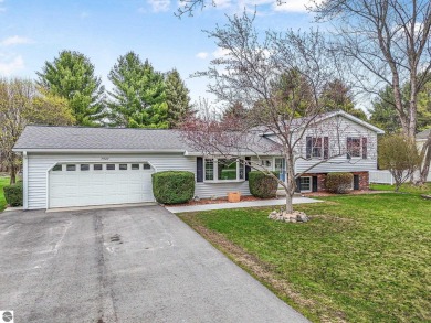 Pride of ownership shines throughout this beautiful home in on Lochen Heath Golf Course in Michigan - for sale on GolfHomes.com, golf home, golf lot