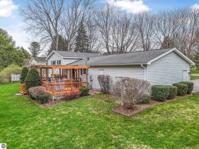 Pride of ownership shines throughout this beautiful home in on Lochen Heath Golf Course in Michigan - for sale on GolfHomes.com, golf home, golf lot