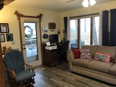 INDIAN HILLS GOLF COURSE BEAUTY!!  Step into the entryway & be on Indian Hills Country Club in Arkansas - for sale on GolfHomes.com, golf home, golf lot