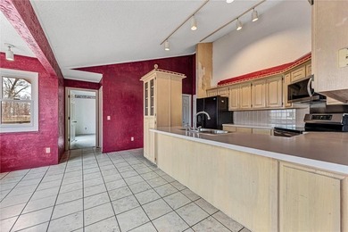 Welcome to this single level, well-maintained Bella Vista home on Branchwood Golf Course in Arkansas - for sale on GolfHomes.com, golf home, golf lot