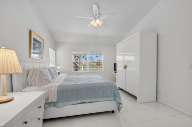 Beautiful 3 bedroom, 2 bath single family home situated on a on  in Florida - for sale on GolfHomes.com, golf home, golf lot