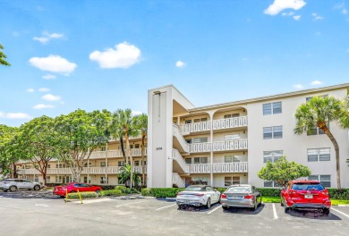 CORNER UNIT!   Windows are in the main and 2nd bedroom on Wynmoor Golf Course in Florida - for sale on GolfHomes.com, golf home, golf lot
