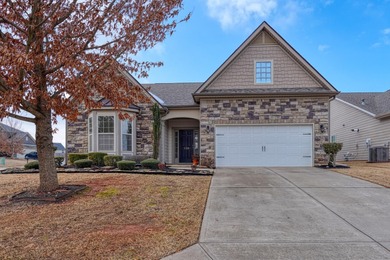 Beautifully maintained 3 bedroom/2 bathroom home with a new gas on River Falls Plantation in South Carolina - for sale on GolfHomes.com, golf home, golf lot
