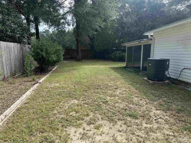 Immaculate turn-key home that is easy to fall in love with! on Tanglewood Golf Club in Florida - for sale on GolfHomes.com, golf home, golf lot