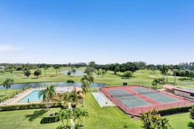 LUXURY LIVING AT ITS FINEST! This renovated 1-bed, 1.5-bath on Hollybrook Golf and Tennis Club  in Florida - for sale on GolfHomes.com, golf home, golf lot
