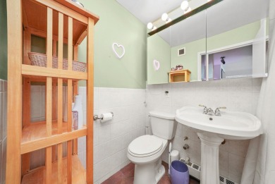 Welcome to this bright 1Bed/1Bath condo featuring hardwood on Sydney R. Marovitz Golf Course in Illinois - for sale on GolfHomes.com, golf home, golf lot