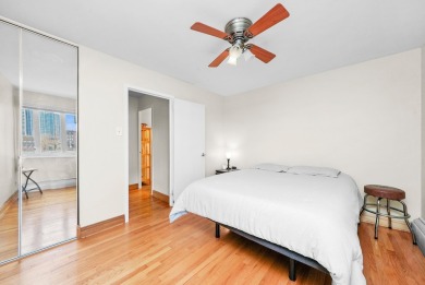 Welcome to this bright 1Bed/1Bath condo featuring hardwood on Sydney R. Marovitz Golf Course in Illinois - for sale on GolfHomes.com, golf home, golf lot