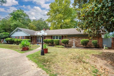 BIG FAMILY HOME offering over 3,330 sq. ft. of living space in a on Hot Springs Golf and Country Club in Arkansas - for sale on GolfHomes.com, golf home, golf lot