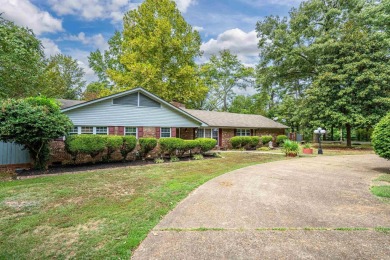 BIG FAMILY HOME offering over 3,330 sq. ft. of living space in a on Hot Springs Golf and Country Club in Arkansas - for sale on GolfHomes.com, golf home, golf lot