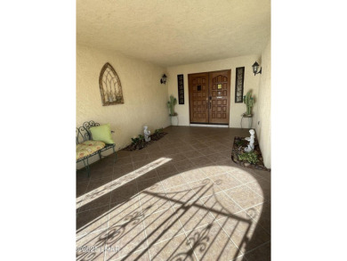 This 3 Bedroom + Den, 2 Bathroom Pool home, is perfectly located on London Bridge Golf Course in Arizona - for sale on GolfHomes.com, golf home, golf lot