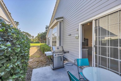 Under contract-accepting backup offers. This move-in ready on University Park Country Club in Florida - for sale on GolfHomes.com, golf home, golf lot