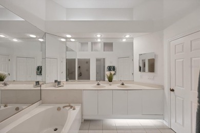 Under contract-accepting backup offers. This move-in ready on University Park Country Club in Florida - for sale on GolfHomes.com, golf home, golf lot