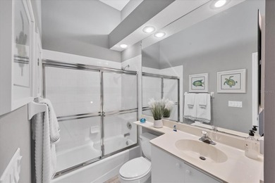 Under contract-accepting backup offers. This move-in ready on University Park Country Club in Florida - for sale on GolfHomes.com, golf home, golf lot