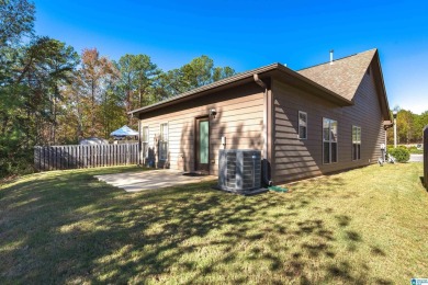 Wonderful 3BR-2BA home in the Oxmoor Ridge subdivision.  This on Robert Trent Jones - Oxmoor Valley Golf Course in Alabama - for sale on GolfHomes.com, golf home, golf lot