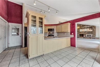 Welcome to this single level, well-maintained Bella Vista home on Branchwood Golf Course in Arkansas - for sale on GolfHomes.com, golf home, golf lot