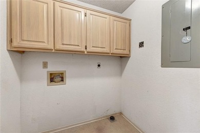 Welcome to this single level, well-maintained Bella Vista home on Branchwood Golf Course in Arkansas - for sale on GolfHomes.com, golf home, golf lot