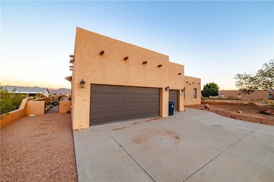 This HOME has majestic panoramic views of the Cerbat, Hualapai on Valle Vista Golf Course in Arizona - for sale on GolfHomes.com, golf home, golf lot