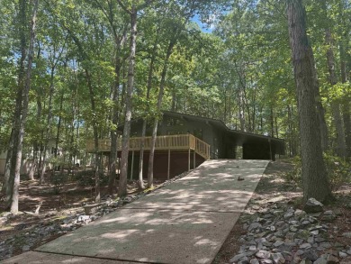 UPDATED: 2 bed 2 bath plus office. New roof, flooring, cabinets on Cortez Golf Course in Arkansas - for sale on GolfHomes.com, golf home, golf lot