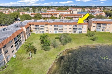 Beautifully renovated 2-bed, 2-bath condo located in the on Sunrise Lakes Phase III in Florida - for sale on GolfHomes.com, golf home, golf lot