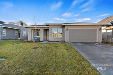 This beautiful single-story Toll Brothers home in Carriage Hill on Hunters Point Golf Club in Idaho - for sale on GolfHomes.com, golf home, golf lot