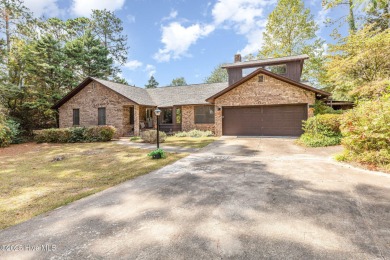 ***GOLF FRONT HOME ON 1 ACRE IN FOXFIRE!*** This spacious on Foxfire Golf and Country Club in North Carolina - for sale on GolfHomes.com, golf home, golf lot