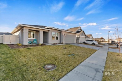 This beautiful single-story Toll Brothers home in Carriage Hill on Hunters Point Golf Club in Idaho - for sale on GolfHomes.com, golf home, golf lot