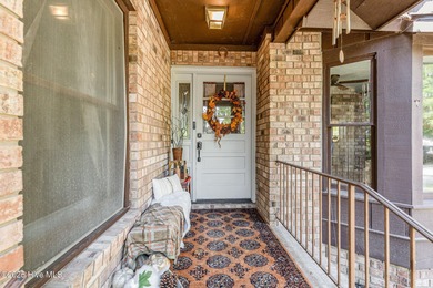 ***GOLF FRONT HOME ON 1 ACRE IN FOXFIRE!*** This spacious on Foxfire Golf and Country Club in North Carolina - for sale on GolfHomes.com, golf home, golf lot