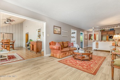 ***GOLF FRONT HOME ON 1 ACRE IN FOXFIRE!*** This spacious on Foxfire Golf and Country Club in North Carolina - for sale on GolfHomes.com, golf home, golf lot