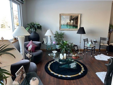 Want OPENNESS & PRIVACY?  This End Unit, 2 Bedroom, 2 Bath Ranch on The Links at Carillon in Illinois - for sale on GolfHomes.com, golf home, golf lot