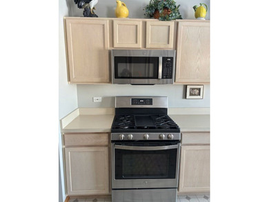 Want OPENNESS & PRIVACY?  This End Unit, 2 Bedroom, 2 Bath Ranch on The Links at Carillon in Illinois - for sale on GolfHomes.com, golf home, golf lot