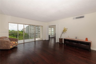 DELUXE CORNER UNIT WITH EXTRA WINDOWS - EASY TO SHOW - ALL AGES on Palm-Aire Country Club and Resort - The Oaks in Florida - for sale on GolfHomes.com, golf home, golf lot