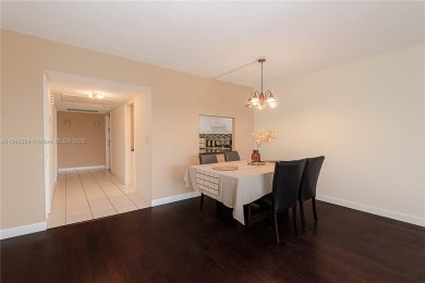DELUXE CORNER UNIT WITH EXTRA WINDOWS - EASY TO SHOW - ALL AGES on Palm-Aire Country Club and Resort - The Oaks in Florida - for sale on GolfHomes.com, golf home, golf lot