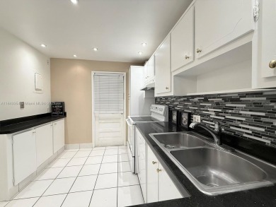 DELUXE CORNER UNIT WITH EXTRA WINDOWS - EASY TO SHOW - ALL AGES on Palm-Aire Country Club and Resort - The Oaks in Florida - for sale on GolfHomes.com, golf home, golf lot