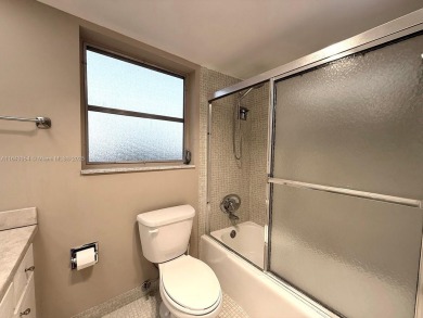 DELUXE CORNER UNIT WITH EXTRA WINDOWS - EASY TO SHOW - ALL AGES on Palm-Aire Country Club and Resort - The Oaks in Florida - for sale on GolfHomes.com, golf home, golf lot