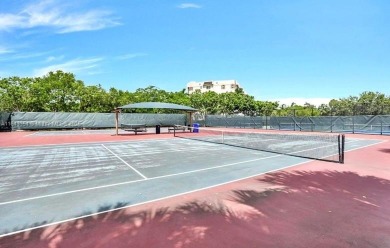 DELUXE CORNER UNIT WITH EXTRA WINDOWS - EASY TO SHOW - ALL AGES on Palm-Aire Country Club and Resort - The Oaks in Florida - for sale on GolfHomes.com, golf home, golf lot