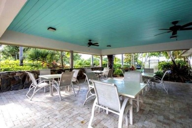 DELUXE CORNER UNIT WITH EXTRA WINDOWS - EASY TO SHOW - ALL AGES on Palm-Aire Country Club and Resort - The Oaks in Florida - for sale on GolfHomes.com, golf home, golf lot