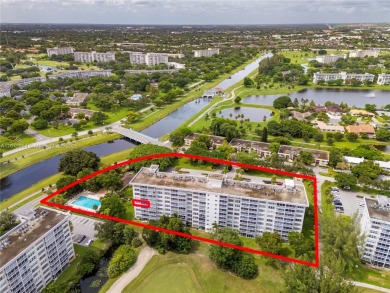 DELUXE CORNER UNIT WITH EXTRA WINDOWS - EASY TO SHOW - ALL AGES on Palm-Aire Country Club and Resort - The Oaks in Florida - for sale on GolfHomes.com, golf home, golf lot