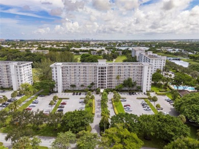 DELUXE CORNER UNIT WITH EXTRA WINDOWS - EASY TO SHOW - ALL AGES on Palm-Aire Country Club and Resort - The Oaks in Florida - for sale on GolfHomes.com, golf home, golf lot